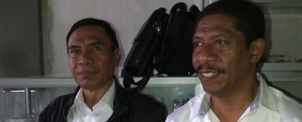 Bupati Ende Marsel Petu (kanan) dan Wakil Bupati Djafar Achmad (kiri)