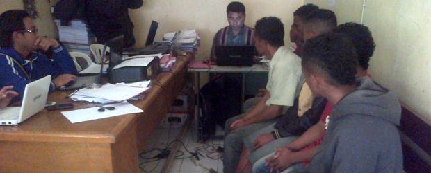 Enam orang korban pencabulan PS, sedang diperiksa di ruangan PPA Polres Manggarai, Kamis (21/8/14) (Foto: Floresa/Ardy Abba)