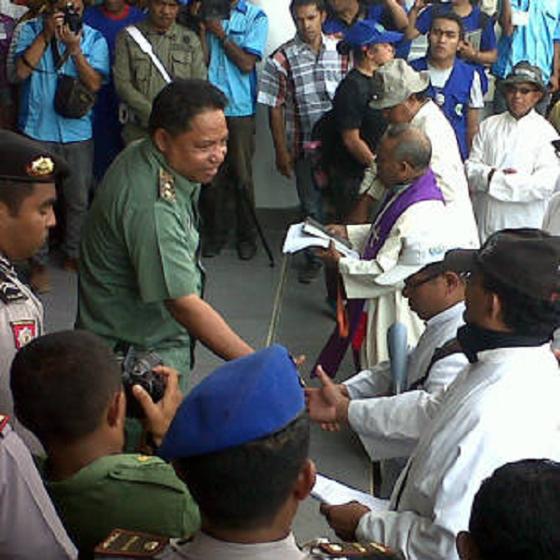 Di Borong, peserta aksi diterima Wakil Bupati, Andreas Agas (Foto: Ist)