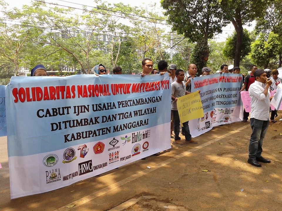 Di Jakarta, pastor, suster dan aktivis lingkungan juga berunjuk rasa, di Komnas HAM dan Mabes Polri. (Foto: Floresa)