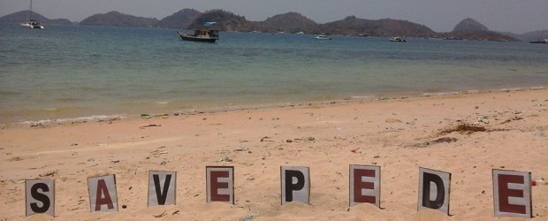 "Save Pede", adalah salah satu bentuk kampanye yang dilakukan sejumlah elemen sipil di Mabar, demi mempertahankan pantai itu sebagai ruang publik. (Foto: dok Floresa)