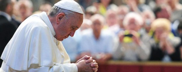 Paus-Fransiskus-Berdoa-September-2013