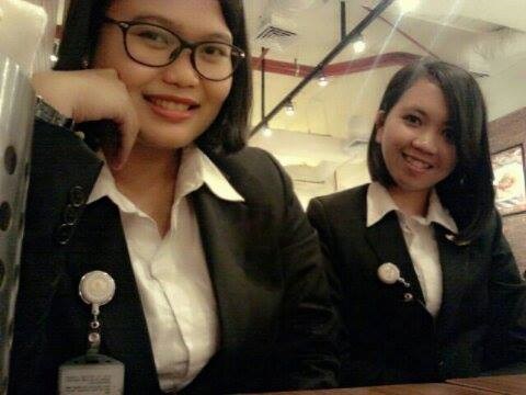 Kini, Erin (kanan) bekerja di SKK Migas, sambil menempuh studi S1 di Universitas Mercu Buana, Jakarta