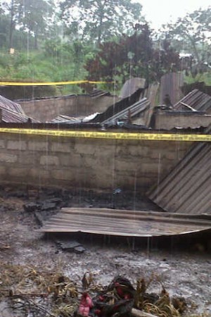 Kondisi rumah warga di Mabar yang dibakar (Foto: dok.)