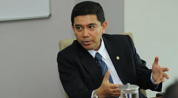 Menteri Yuddy Crisnandi
