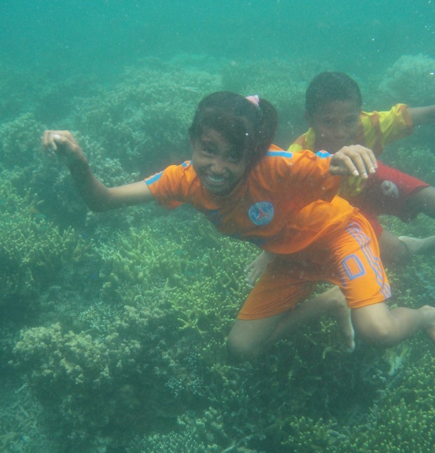 Anak-anak Lembata diving