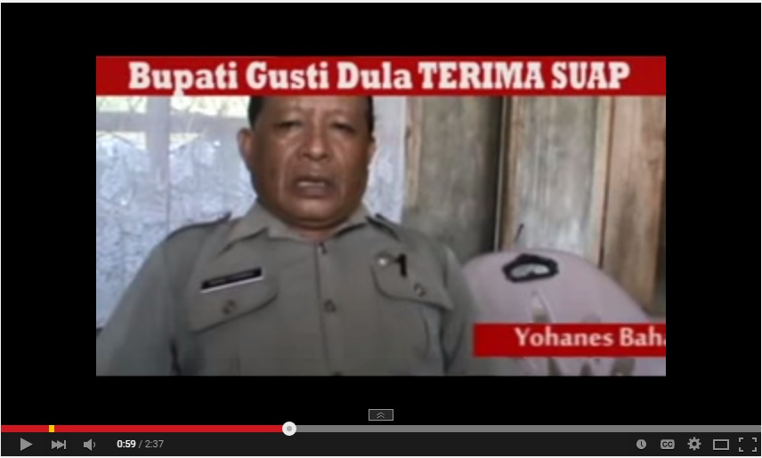 Foto layar video terkait pengakuan bahwa Bupati Mabar Agustinus Ch Dula pernah menerima suap (Foto: Floresa.co)