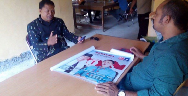 Darius Angkur ketua Tim Pemenangan dan anggota Panwaslu Kabupaten Simeon S.Sofian