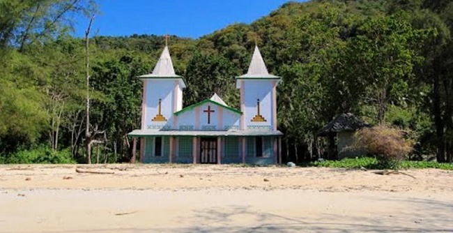 Gereja Tua di Torong Besi (Foto: Leonardus Nyoman)