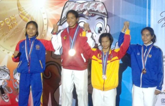 Maria Susanti Isabela Medi usai menerima medali emas. (Foto: dok.)